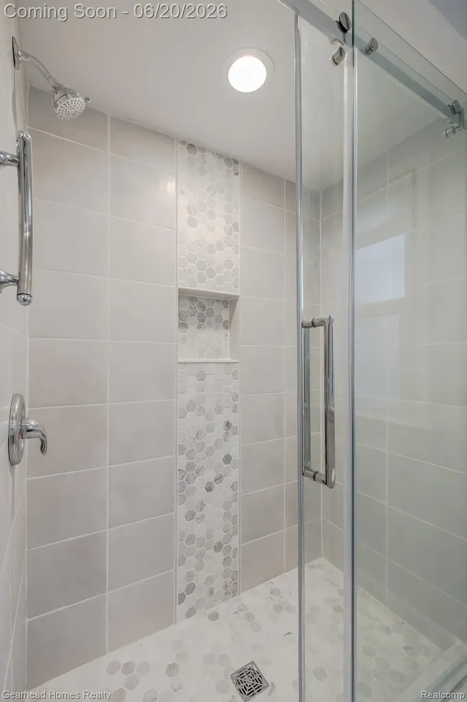 1224 Hira Street Waterford Charter Township MI 48328