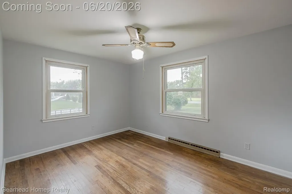 1224 Hira Street Waterford Charter Township MI 48328