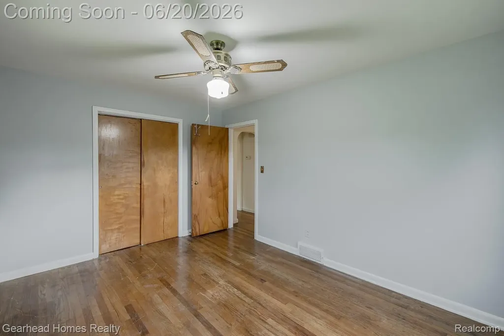 1224 Hira Street Waterford Charter Township MI 48328
