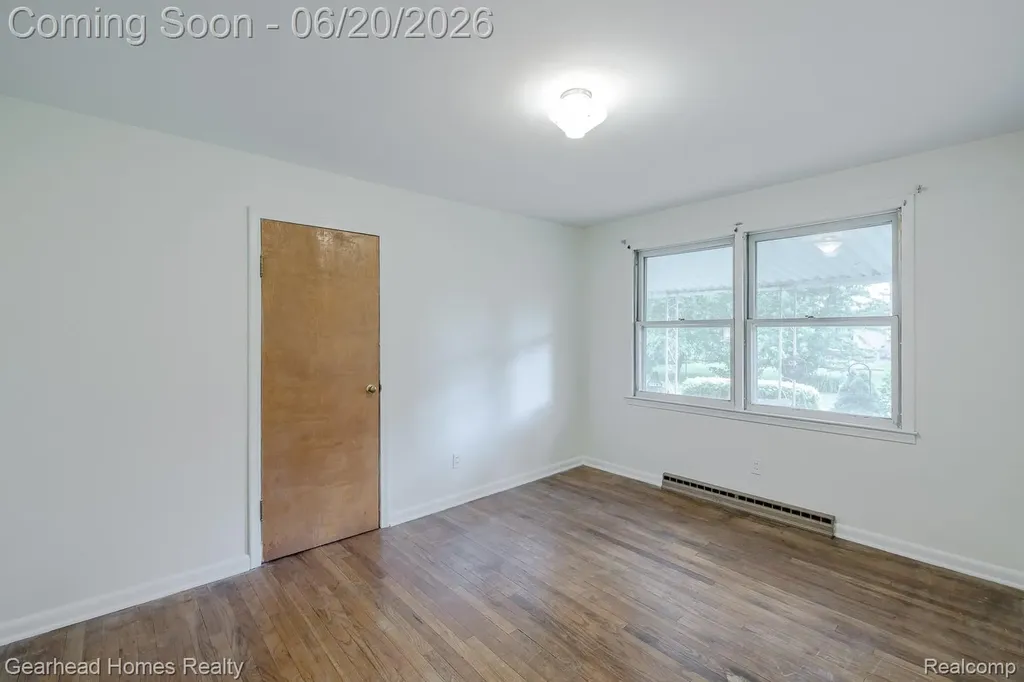 1224 Hira Street Waterford Charter Township MI 48328