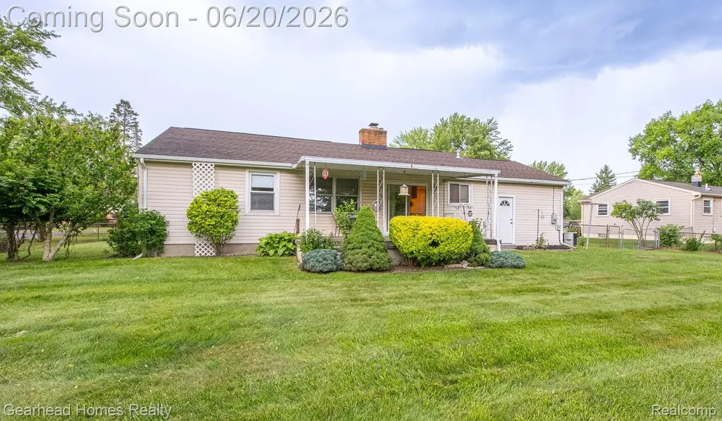1224 Hira Street Waterford Charter Township MI 48328
