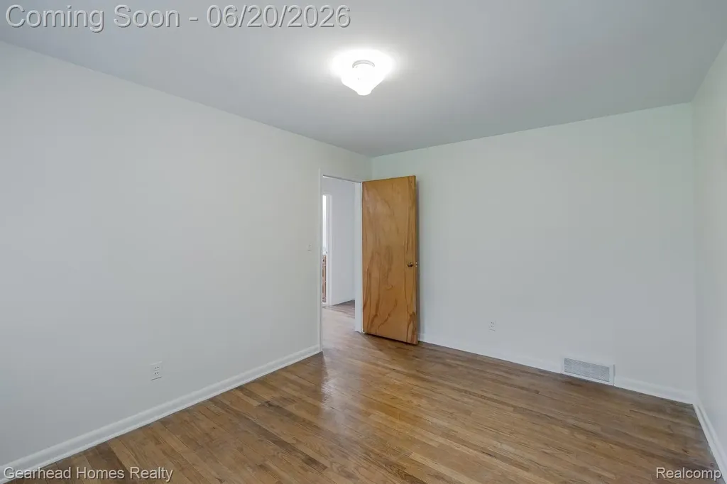 1224 Hira Street Waterford Charter Township MI 48328