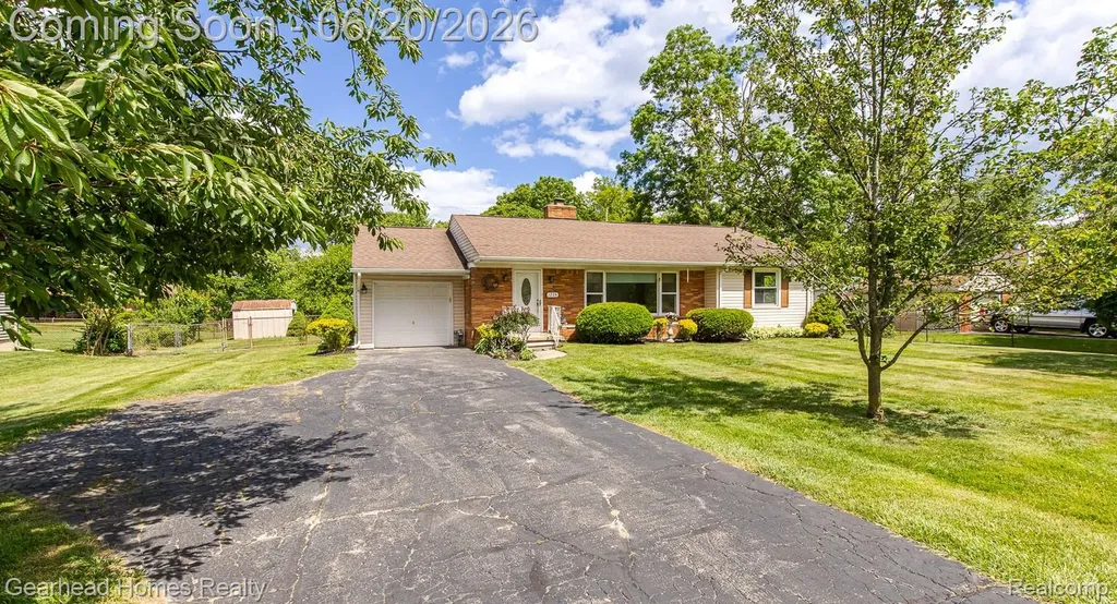1224 Hira Street Waterford Charter Township MI 48328