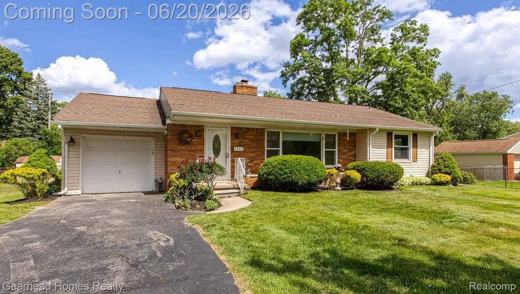 1224 Hira Street Waterford Charter Township MI 48328