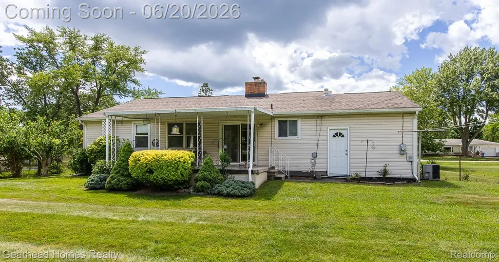 1224 Hira Street Waterford Charter Township MI 48328