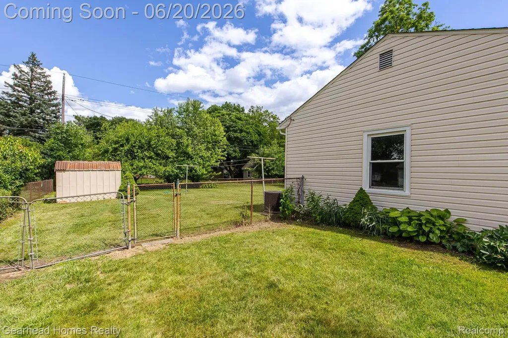 1224 Hira Street Waterford Charter Township MI 48328