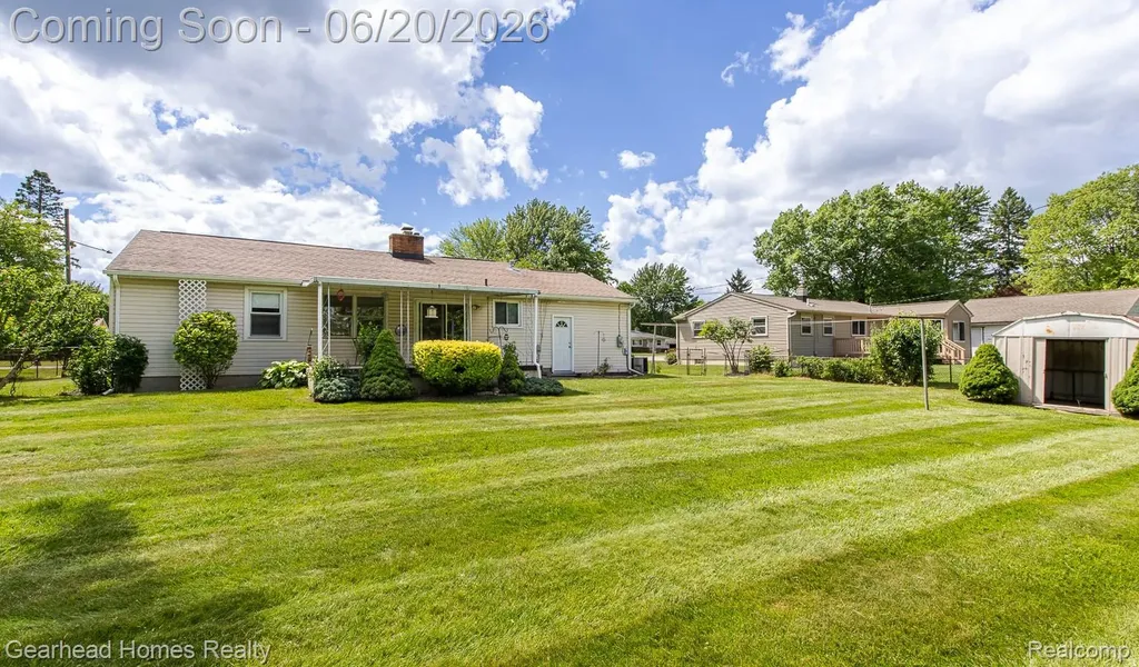 1224 Hira Street Waterford Charter Township MI 48328