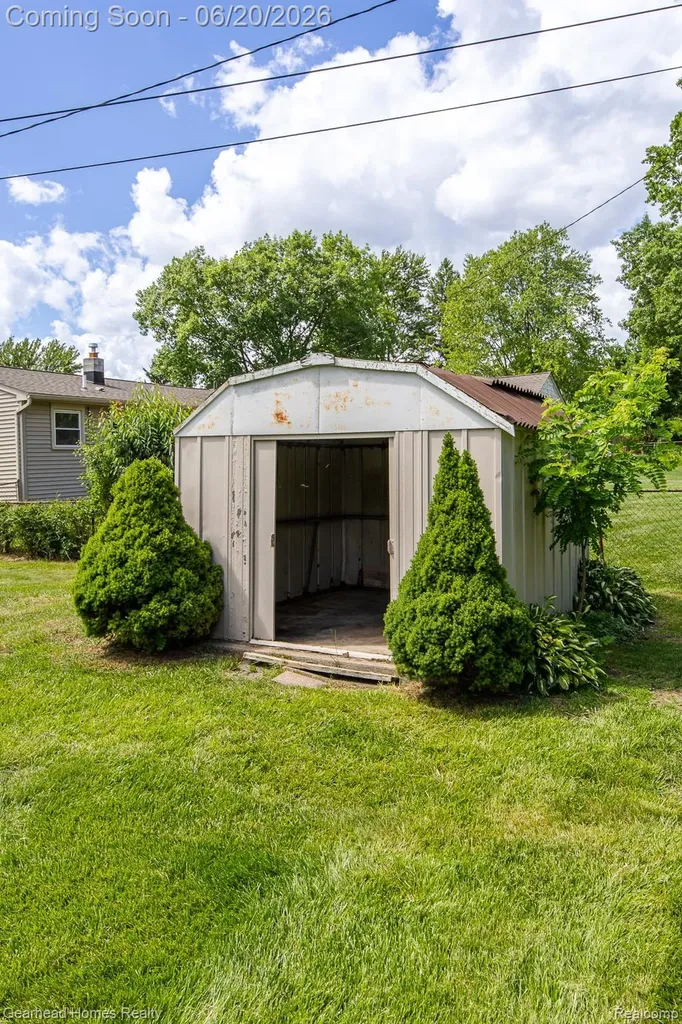 1224 Hira Street Waterford Charter Township MI 48328