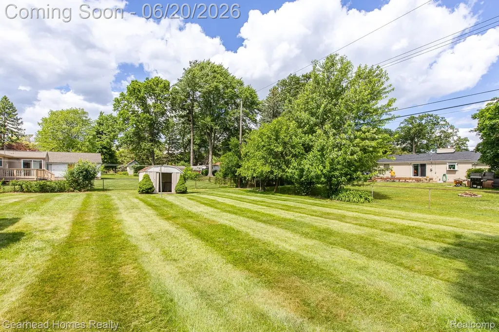 1224 Hira Street Waterford Charter Township MI 48328