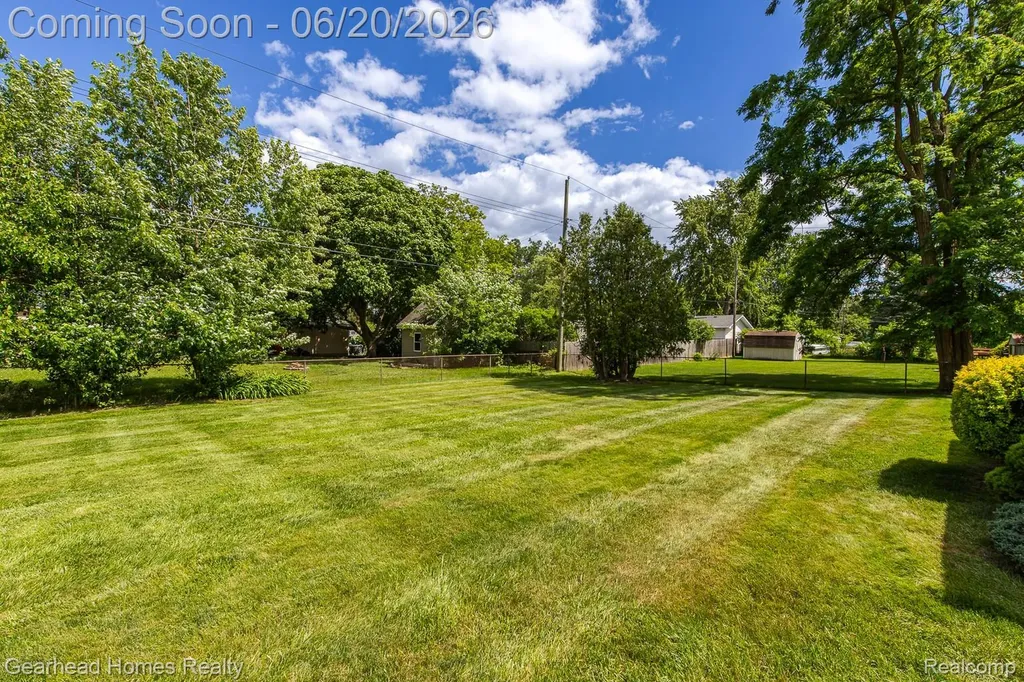 1224 Hira Street Waterford Charter Township MI 48328