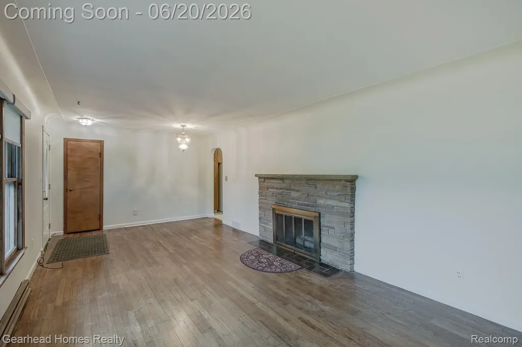 1224 Hira Street Waterford Charter Township MI 48328