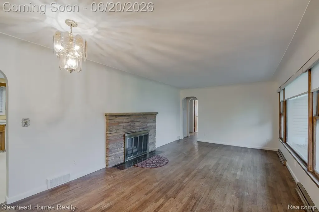 1224 Hira Street Waterford Charter Township MI 48328