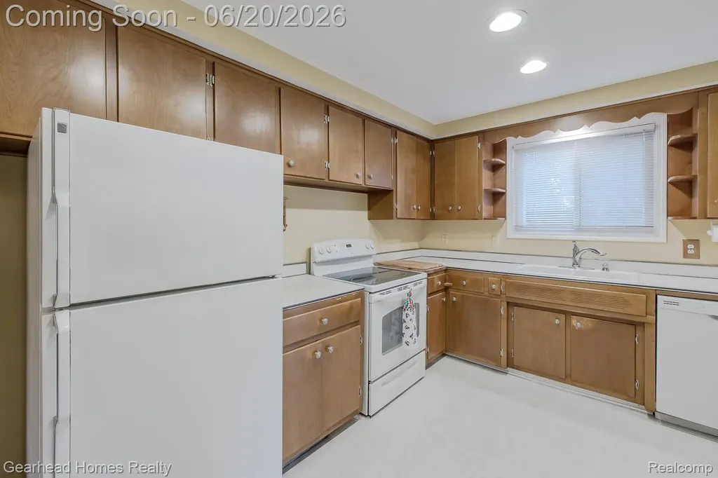 1224 Hira Street Waterford Charter Township MI 48328