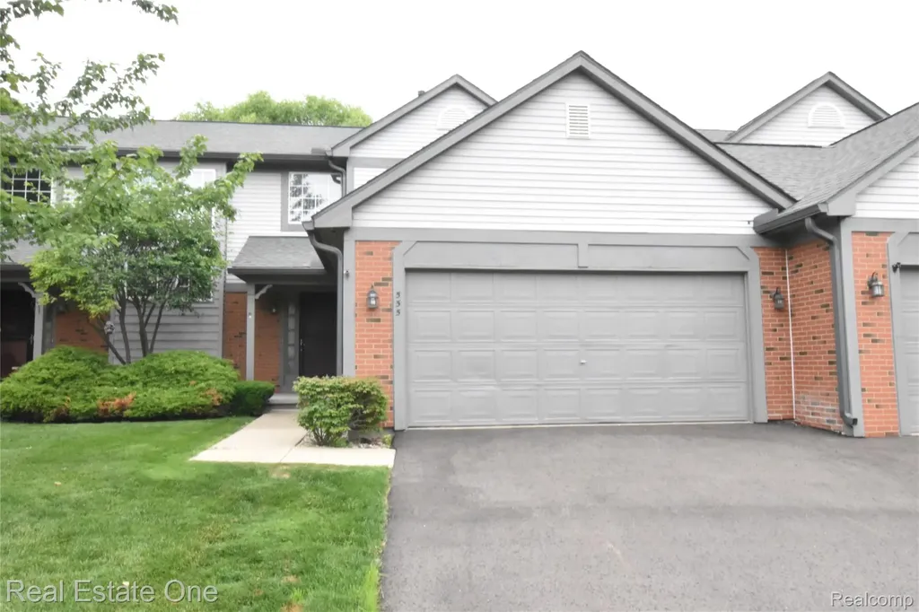 555 Winwood Court Walled Lake City MI 48390