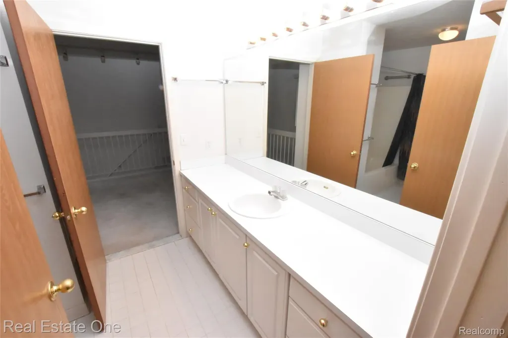 555 Winwood Court Walled Lake City MI 48390