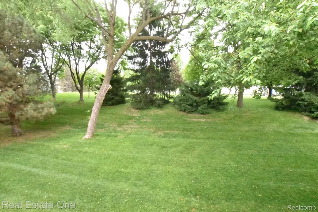 555 Winwood Court Walled Lake City MI 48390
