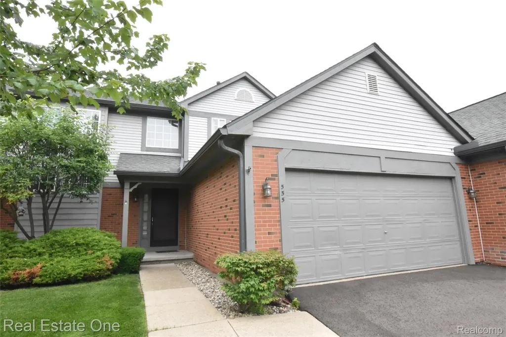 555 Winwood Court Walled Lake City MI 48390