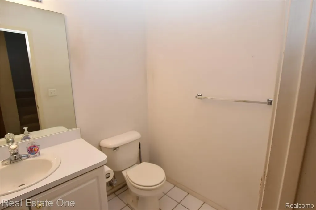 555 Winwood Court Walled Lake City MI 48390