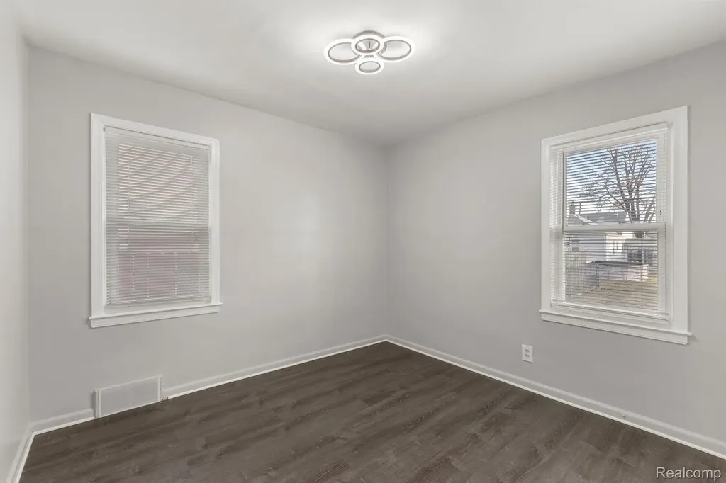 14592 Oconnor Avenue Allen Park City MI 48101