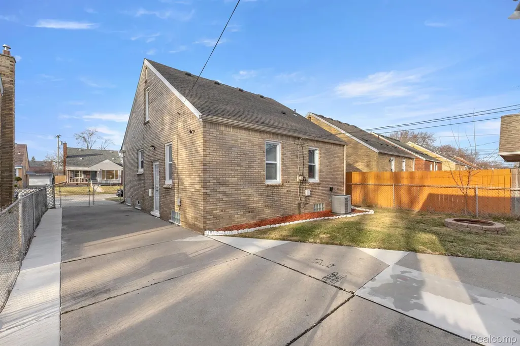 14592 Oconnor Avenue Allen Park City MI 48101