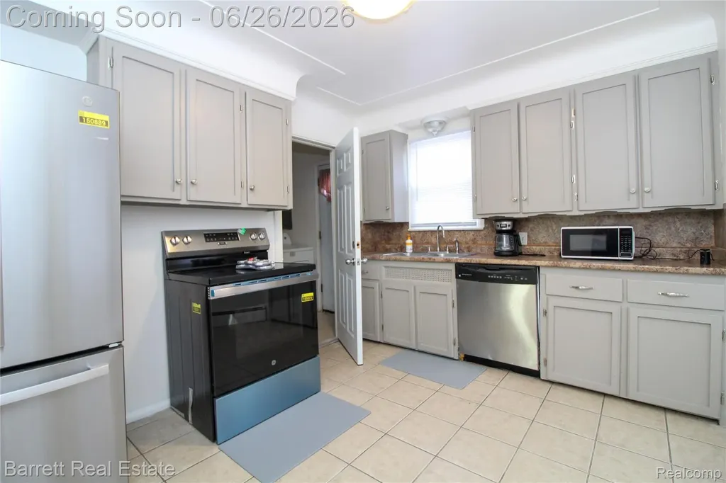 20998 Westhaven Avenue Southfield City MI 48075