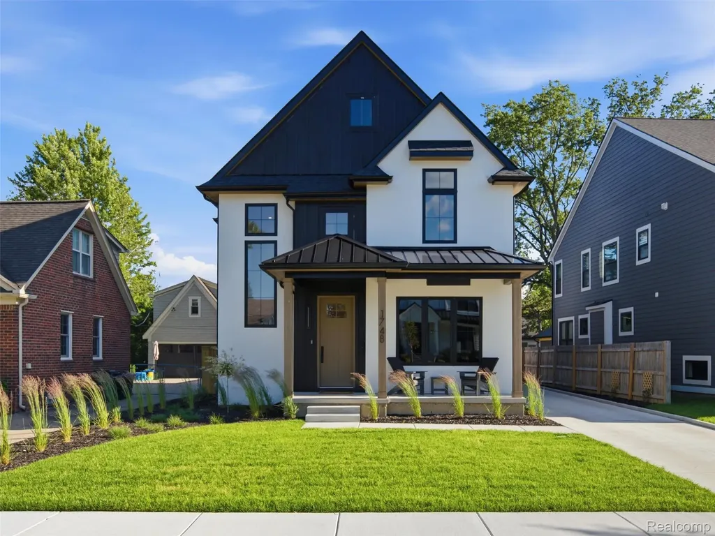 1748 Banbury Street Birmingham City MI 48009