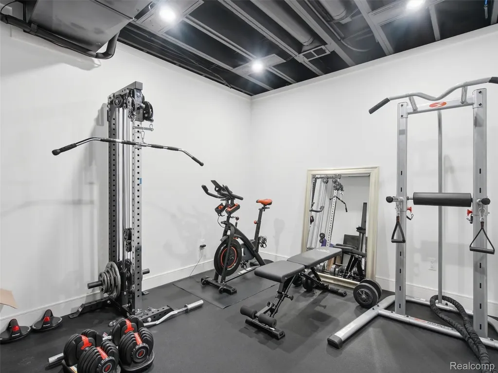 1748 Banbury Street Birmingham City MI 48009