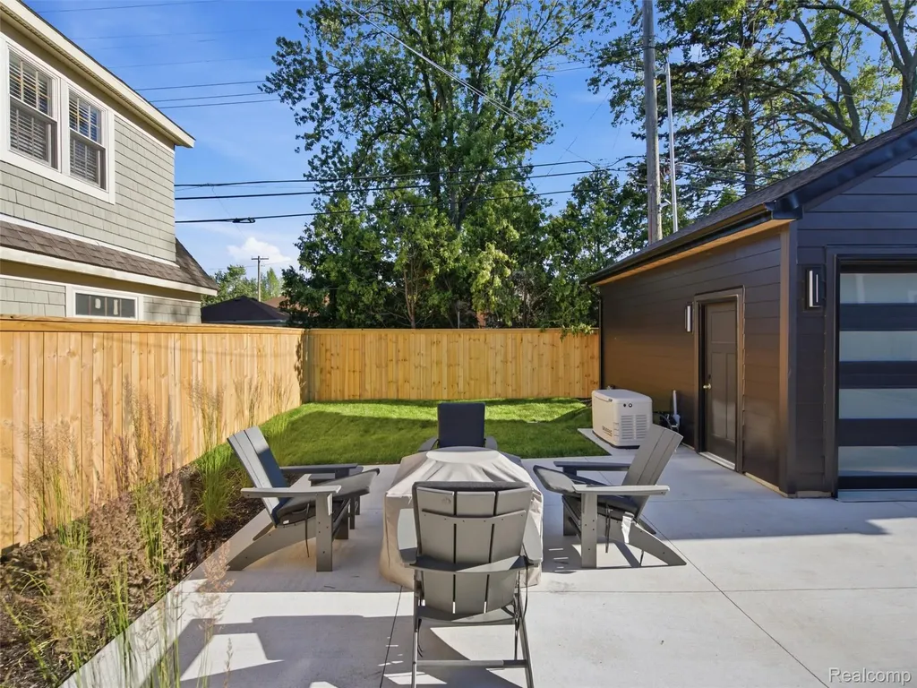 1748 Banbury Street Birmingham City MI 48009