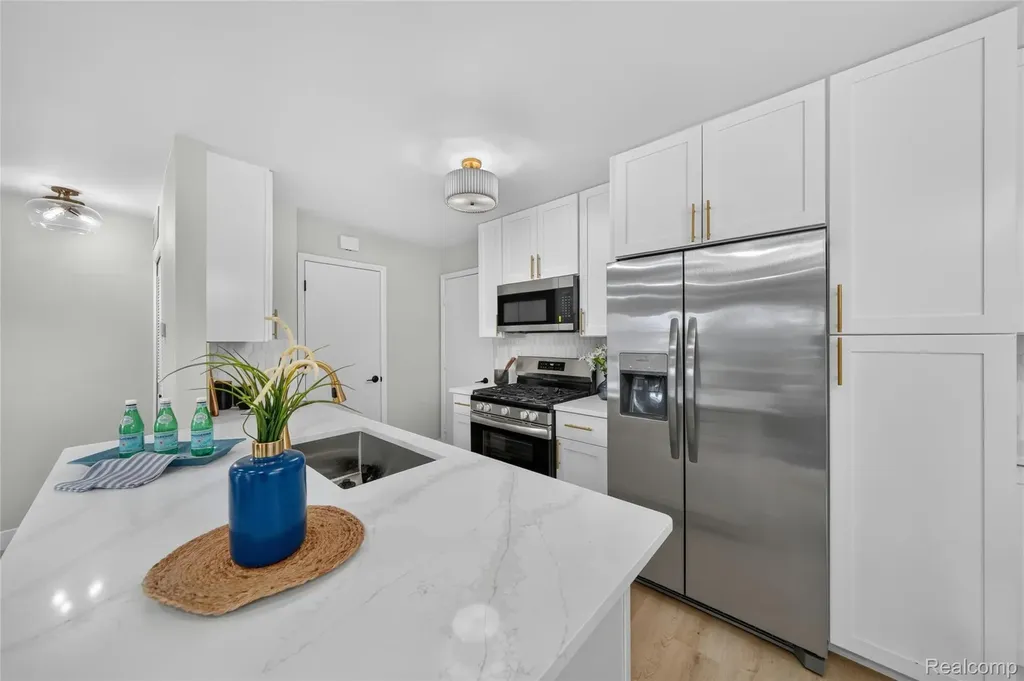 23435 Stonehenge Boulevard Novi City MI 48375