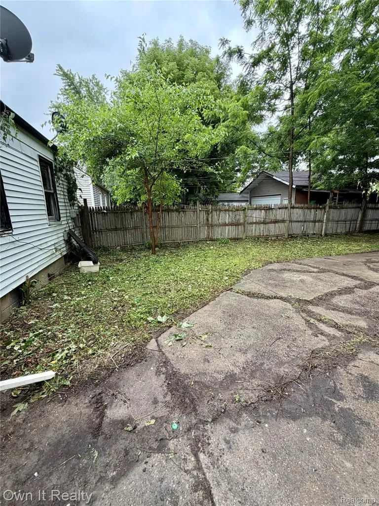 6395 Westwood Street Detroit City MI 48228