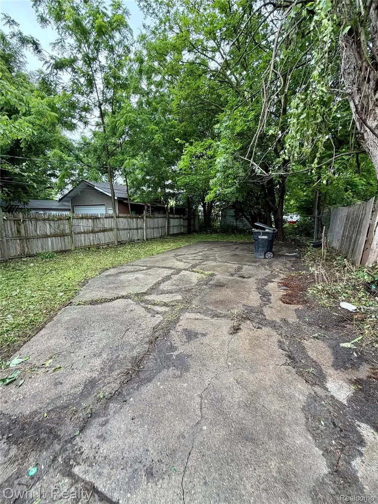 6395 Westwood Street Detroit City MI 48228