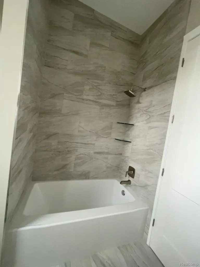 68651 Lake Angela Pointe Richmond City MI 48062