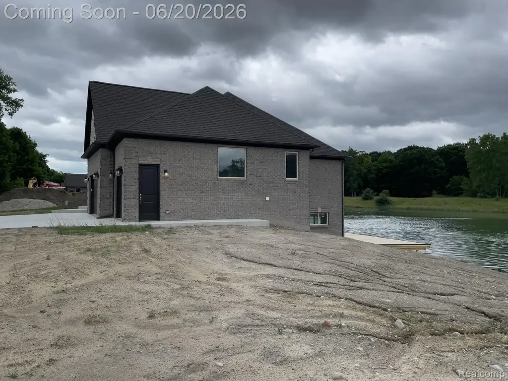 68651 Lake Angela Pointe Richmond City MI 48062