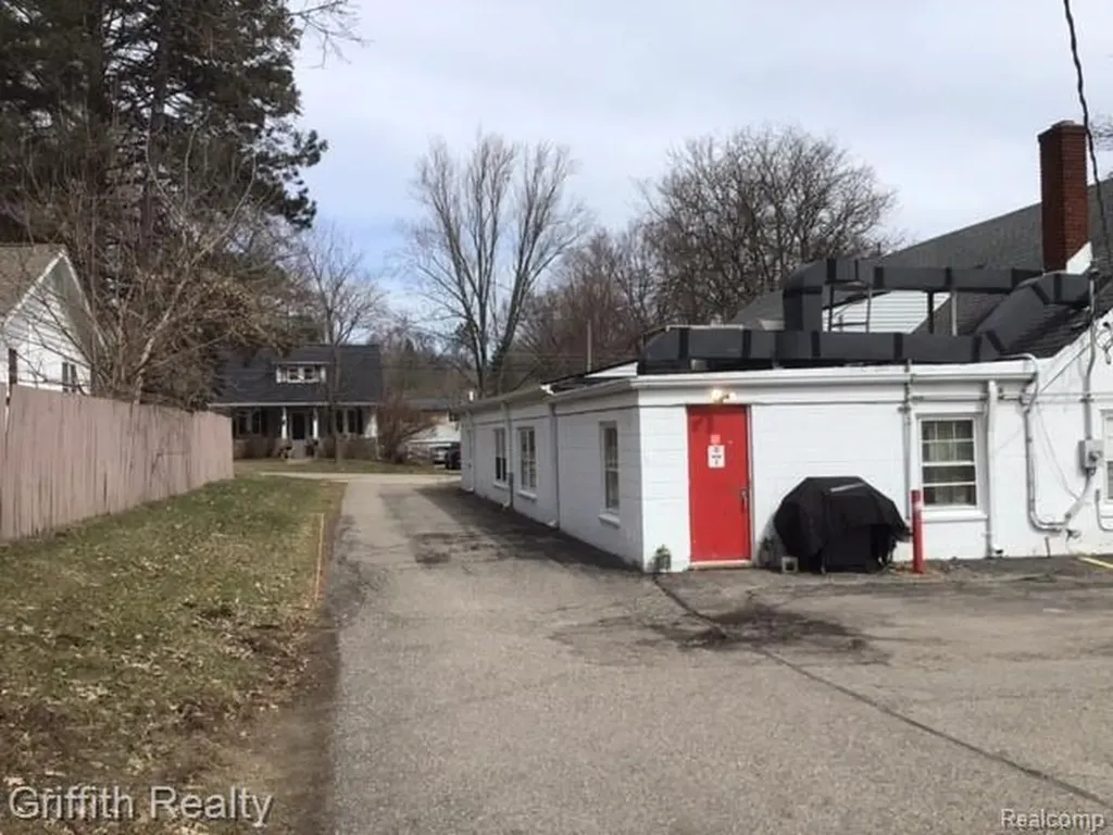 503 Lake Street Howell City MI 48843