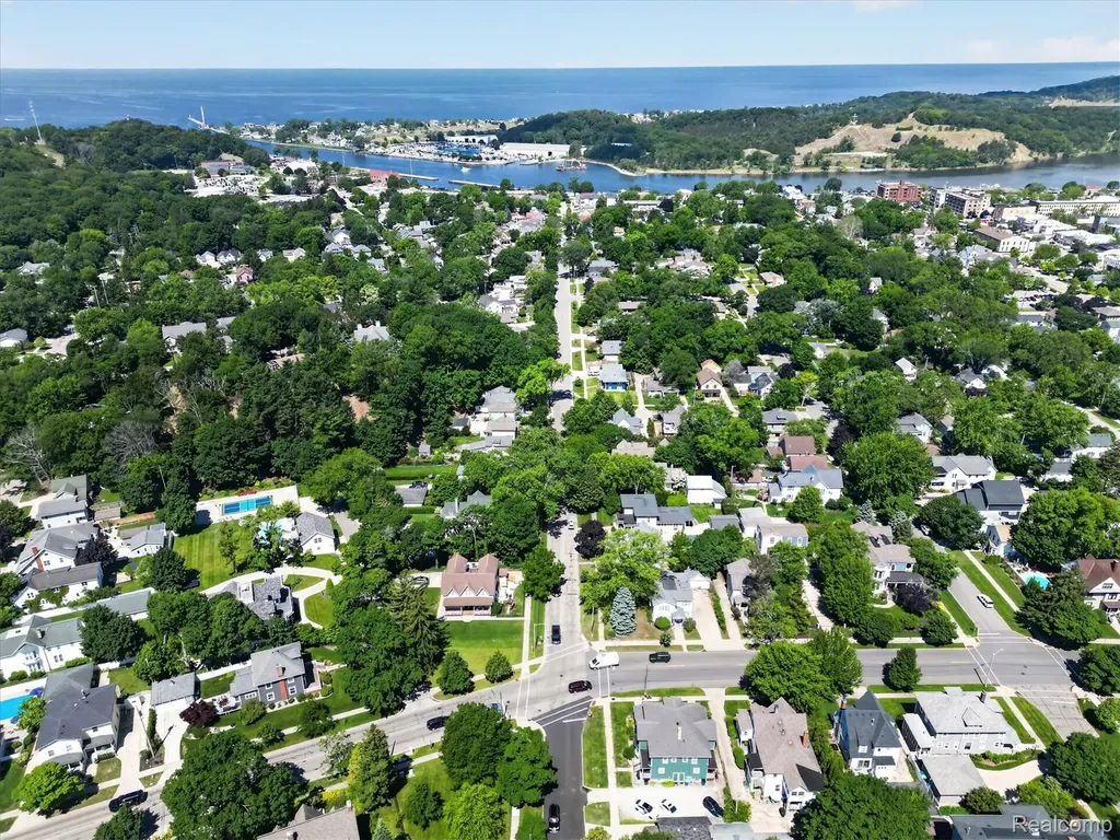 398 Howard Avenue Grand Haven City MI 49417