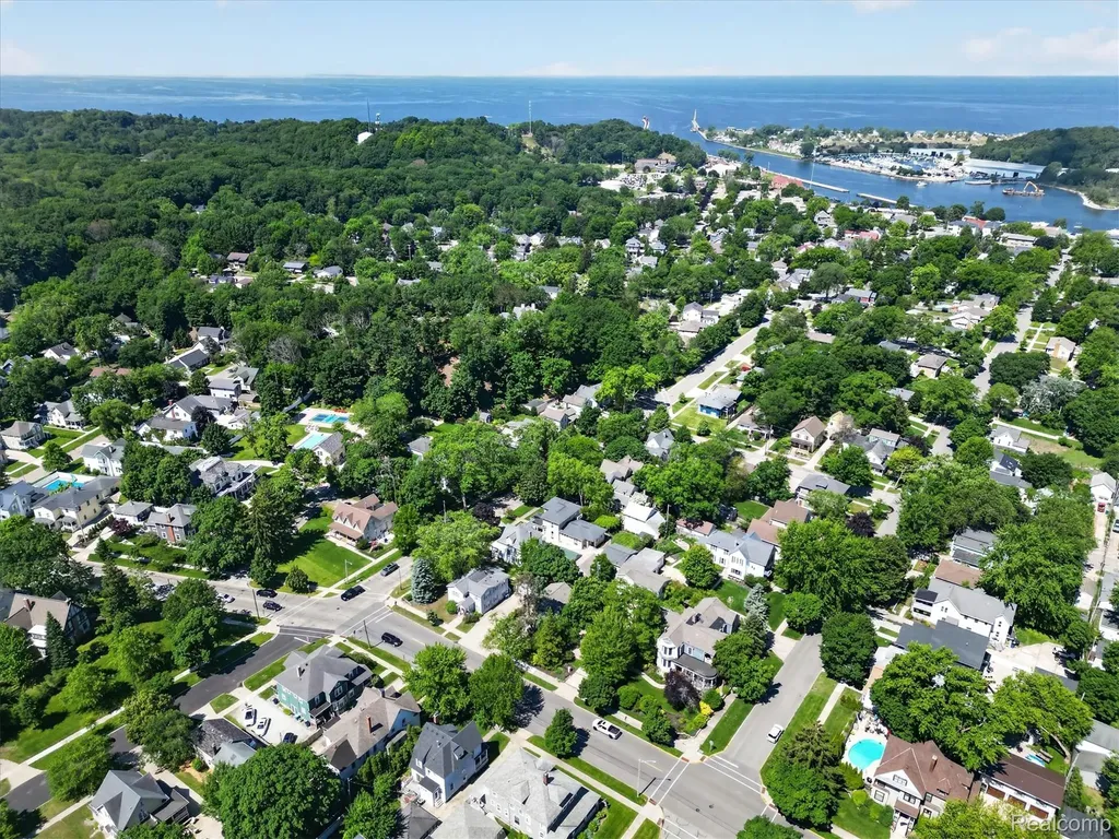 398 Howard Avenue Grand Haven City MI 49417