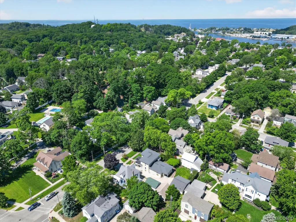398 Howard Avenue Grand Haven City MI 49417