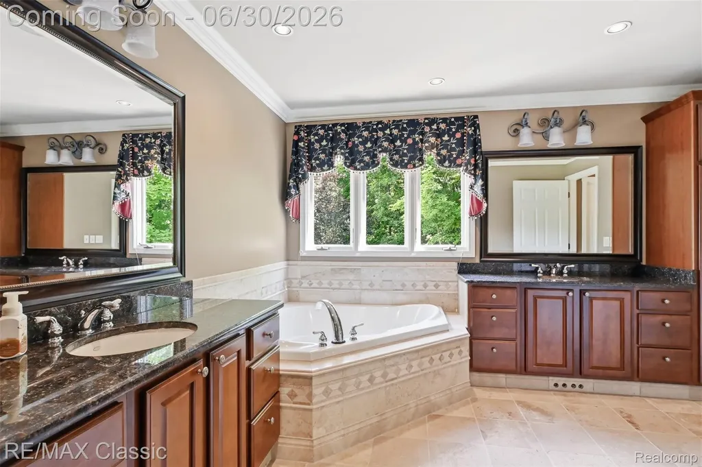 8033 Pine Ridge Court Salem Township MI 48168