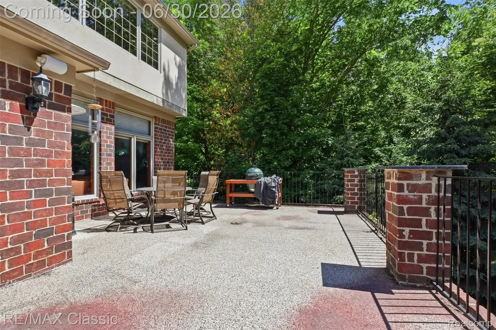 8033 Pine Ridge Court Salem Township MI 48168
