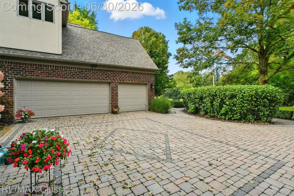 8033 Pine Ridge Court Salem Township MI 48168