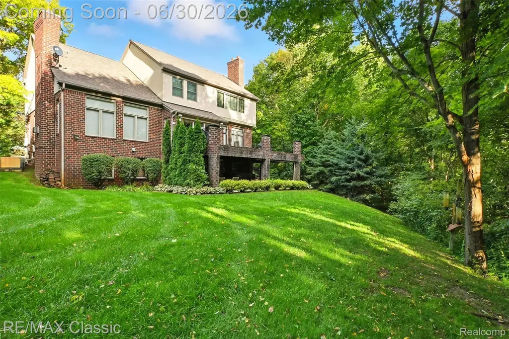 8033 Pine Ridge Court Salem Township MI 48168