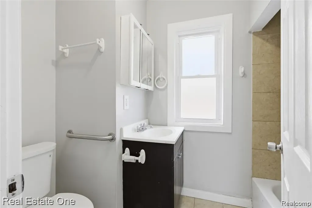 5747 Kingsbury Street Dearborn Heights City MI 48127