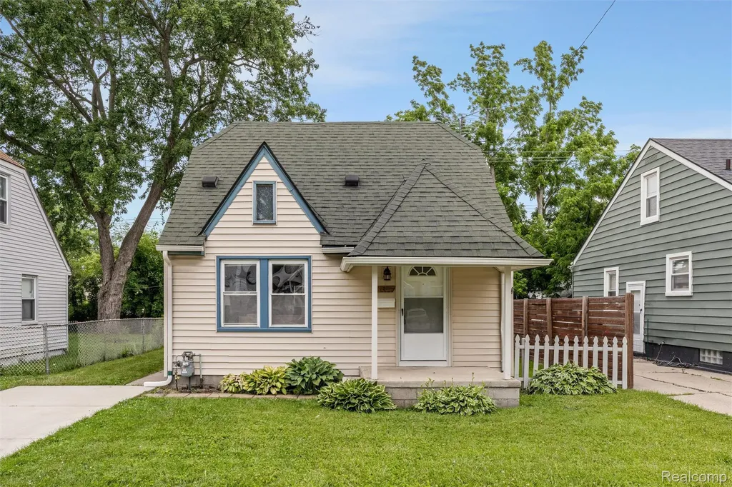23337 Reynolds Avenue Hazel Park City MI 48030