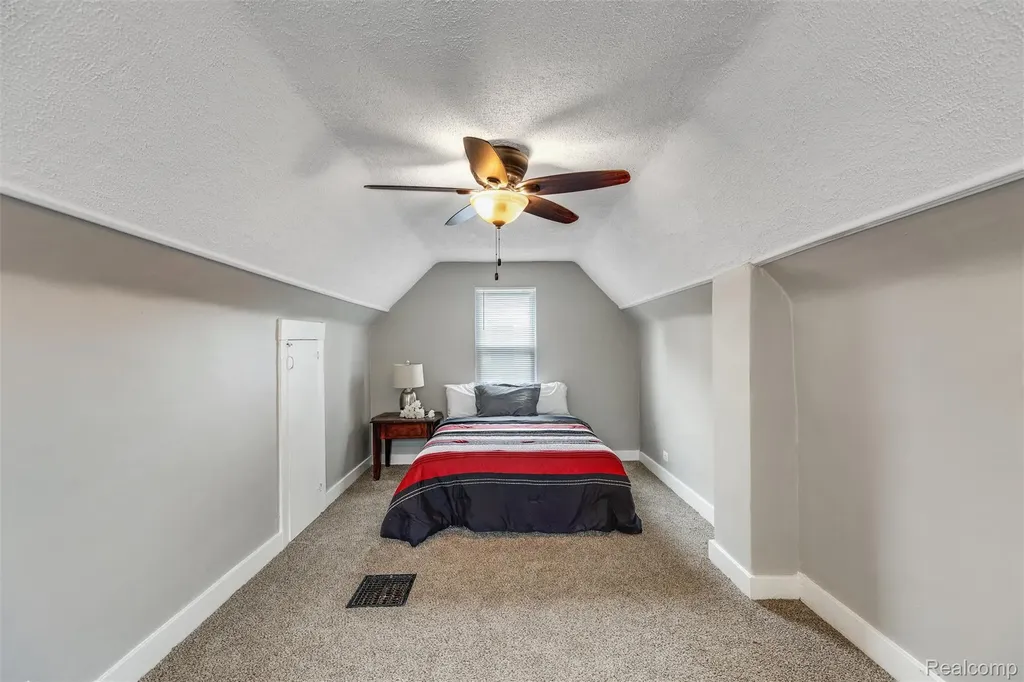 23337 Reynolds Avenue Hazel Park City MI 48030