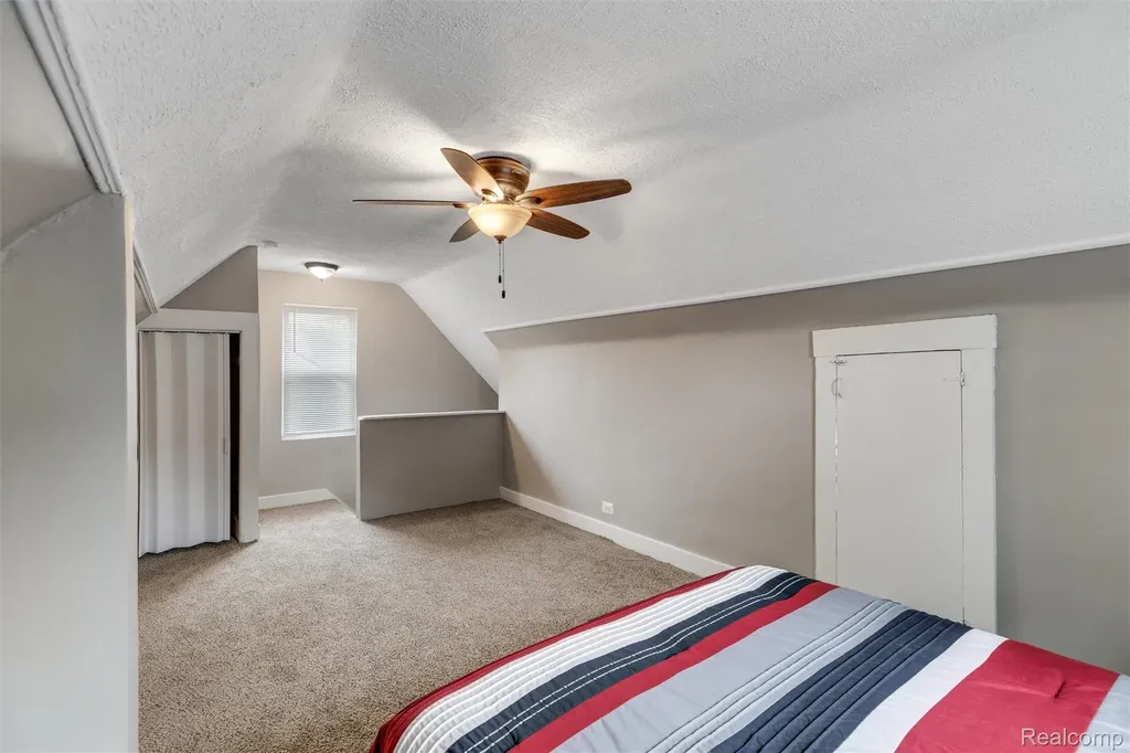 23337 Reynolds Avenue Hazel Park City MI 48030