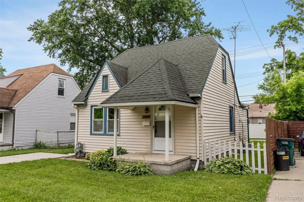 23337 Reynolds Avenue Hazel Park City MI 48030