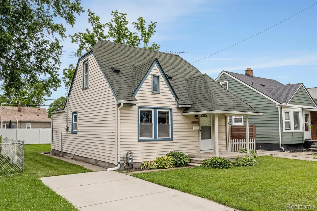 23337 Reynolds Avenue Hazel Park City MI 48030