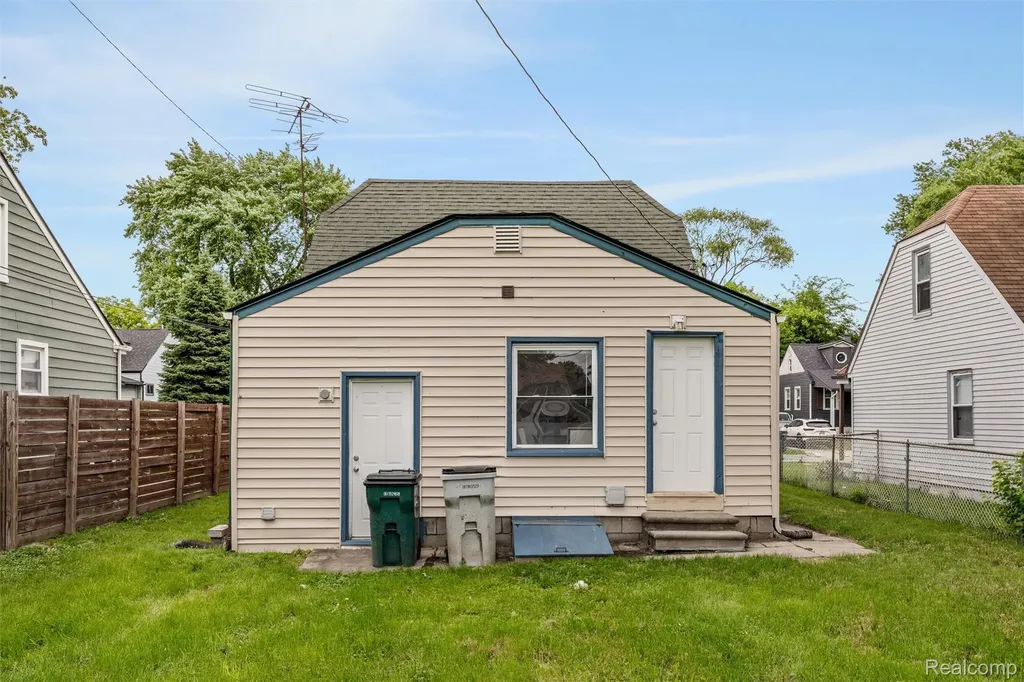 23337 Reynolds Avenue Hazel Park City MI 48030