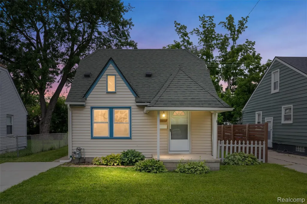 23337 Reynolds Avenue Hazel Park City MI 48030