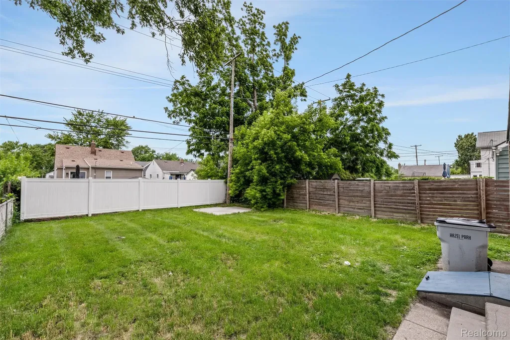 23337 Reynolds Avenue Hazel Park City MI 48030